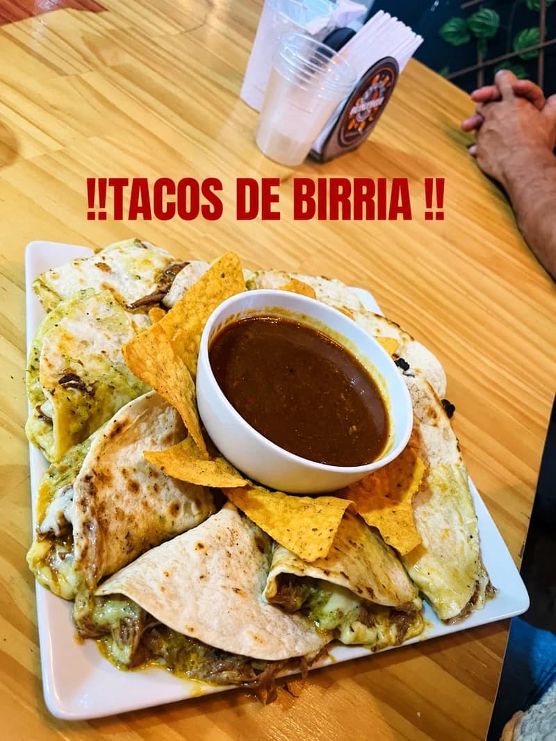 Tacos de Birria (4 tacos)